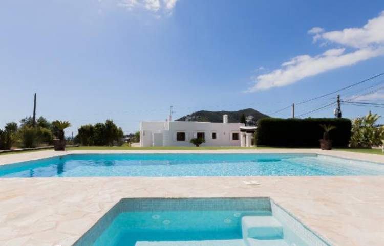 VILLA IN STA EULALIA FOR WEEKLY